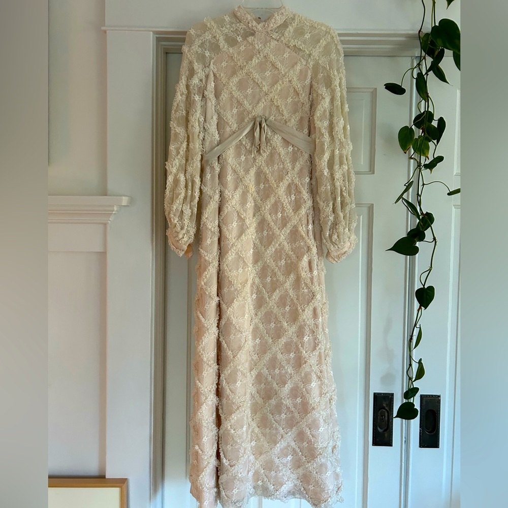 Exquisite vintage ivory and white lace wedding dress MINT